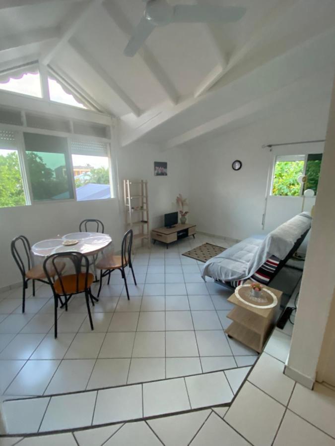 Appartements: Plage & Commerces A 200M Sainte-Anne  Exterior photo