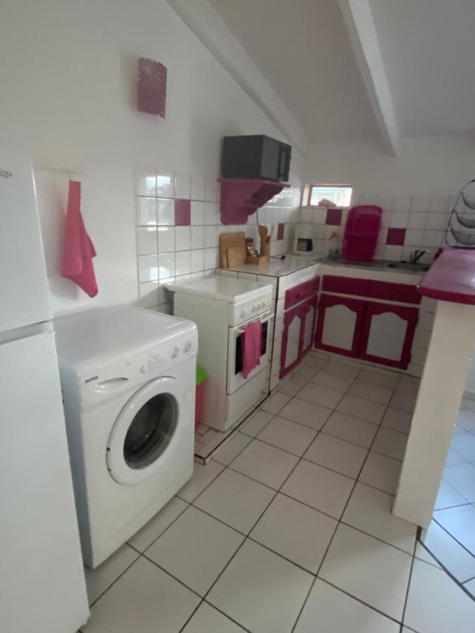 Appartements: Plage & Commerces A 200M Sainte-Anne  Exterior photo