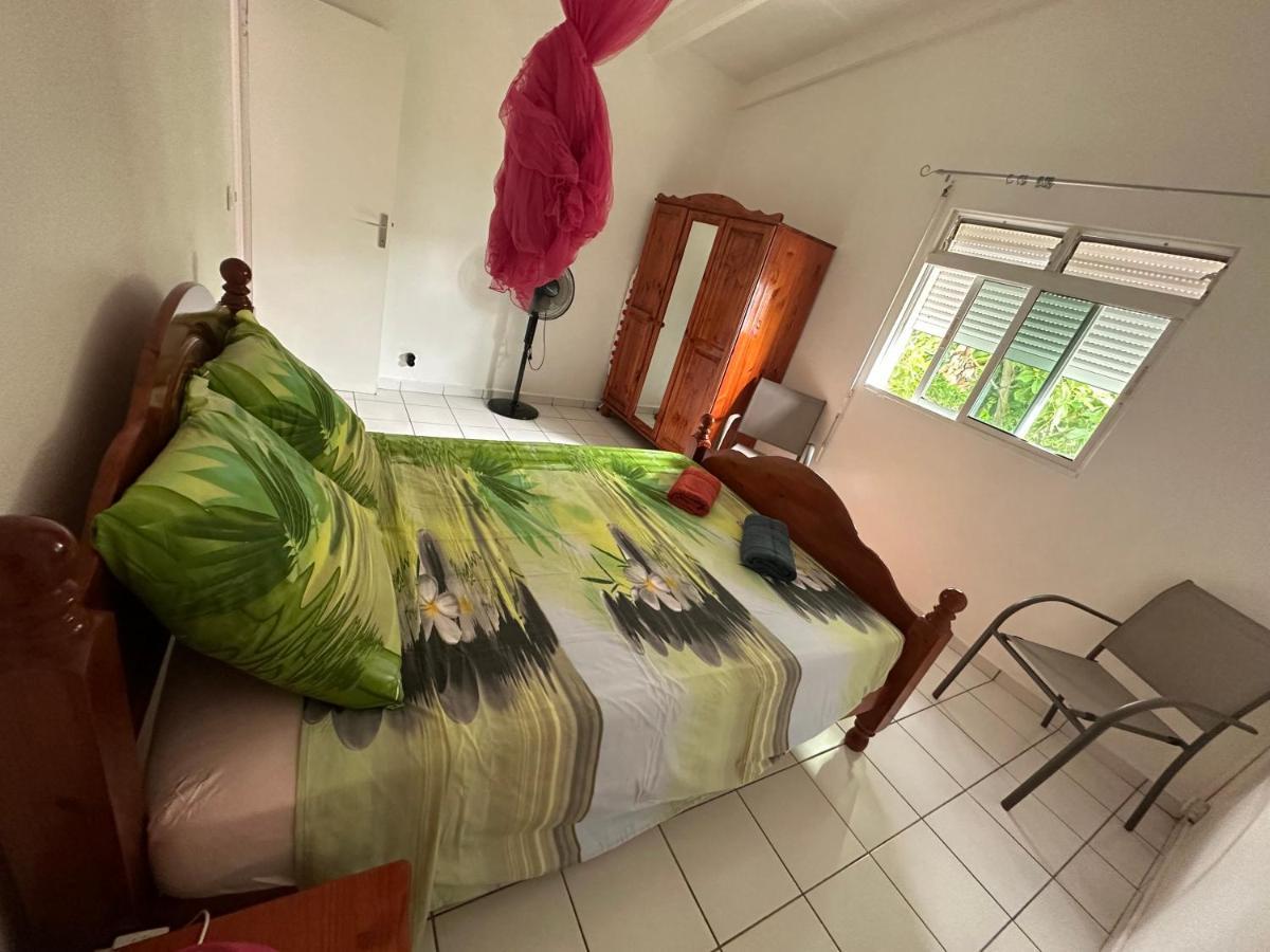 Appartements: Plage & Commerces A 200M Sainte-Anne  Exterior photo