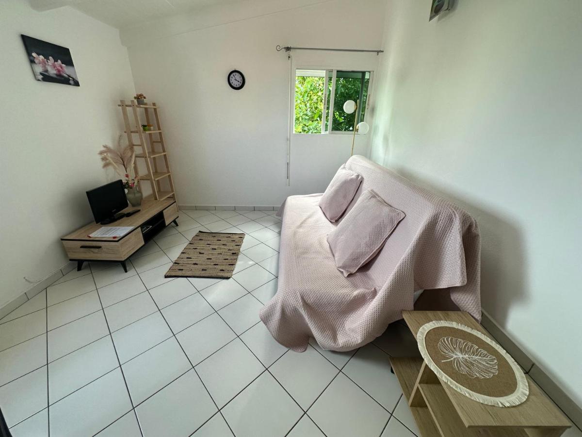 Appartements: Plage & Commerces A 200M Sainte-Anne  Exterior photo