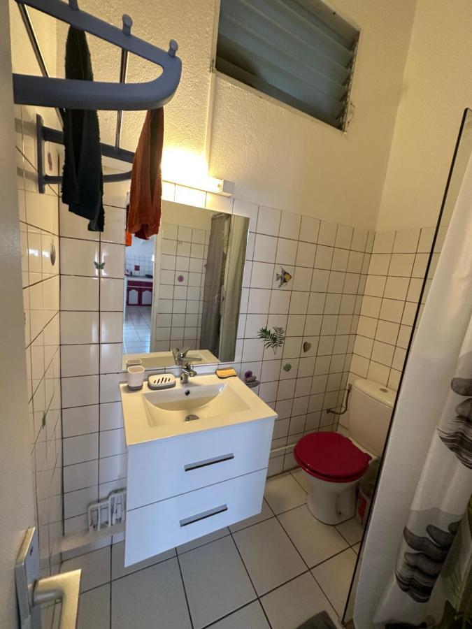 Appartements: Plage & Commerces A 200M Sainte-Anne  Exterior photo