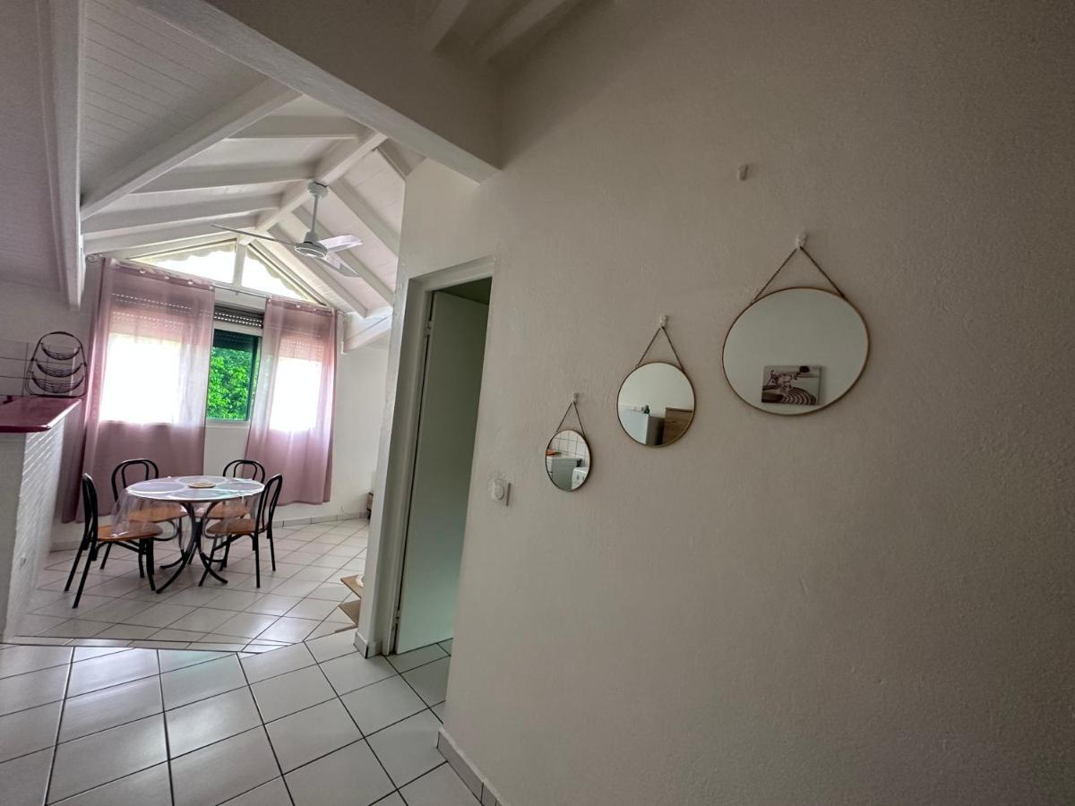 Appartements: Plage & Commerces A 200M Sainte-Anne  Exterior photo