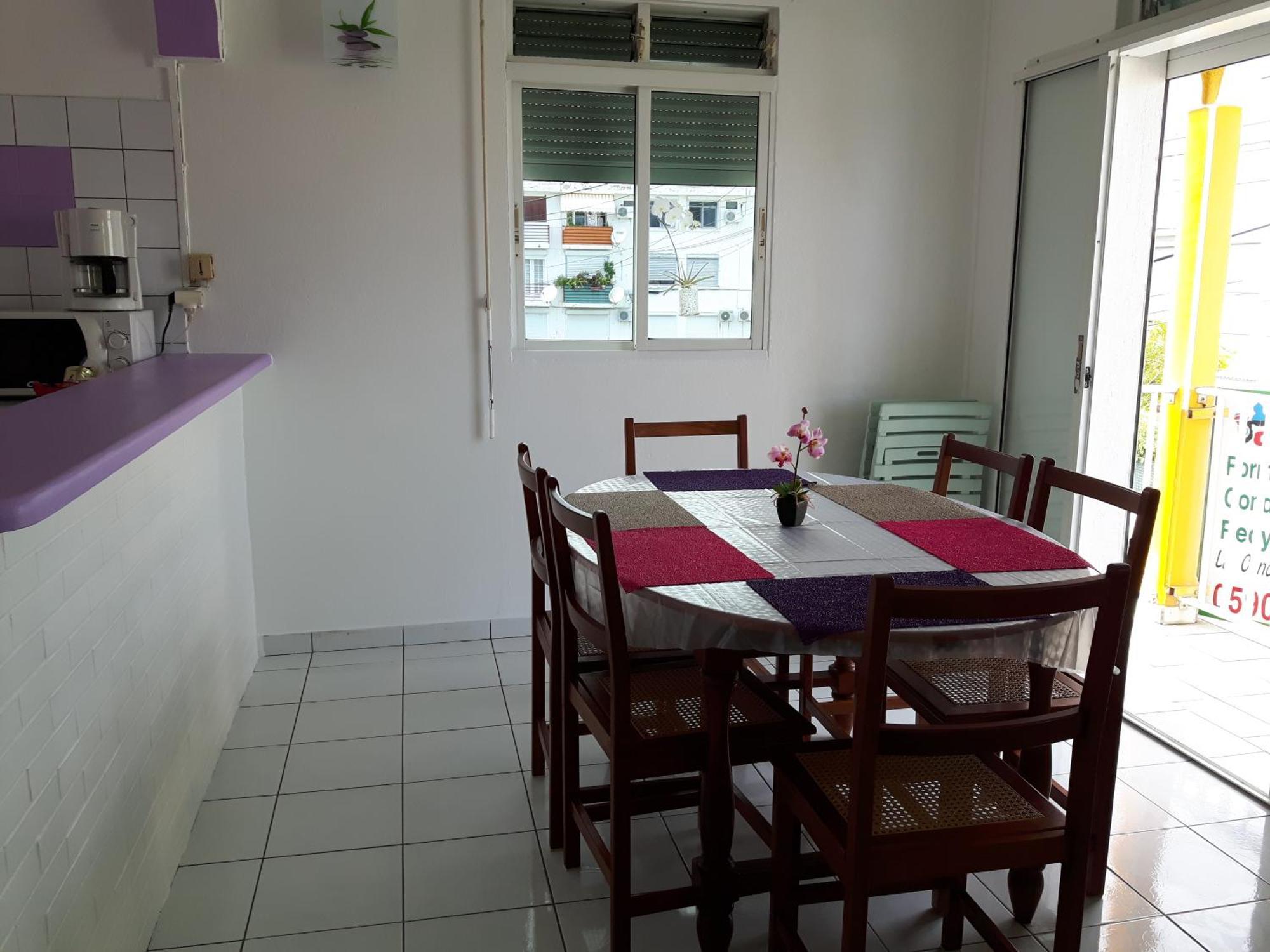 Appartements: Plage & Commerces A 200M Sainte-Anne  Exterior photo