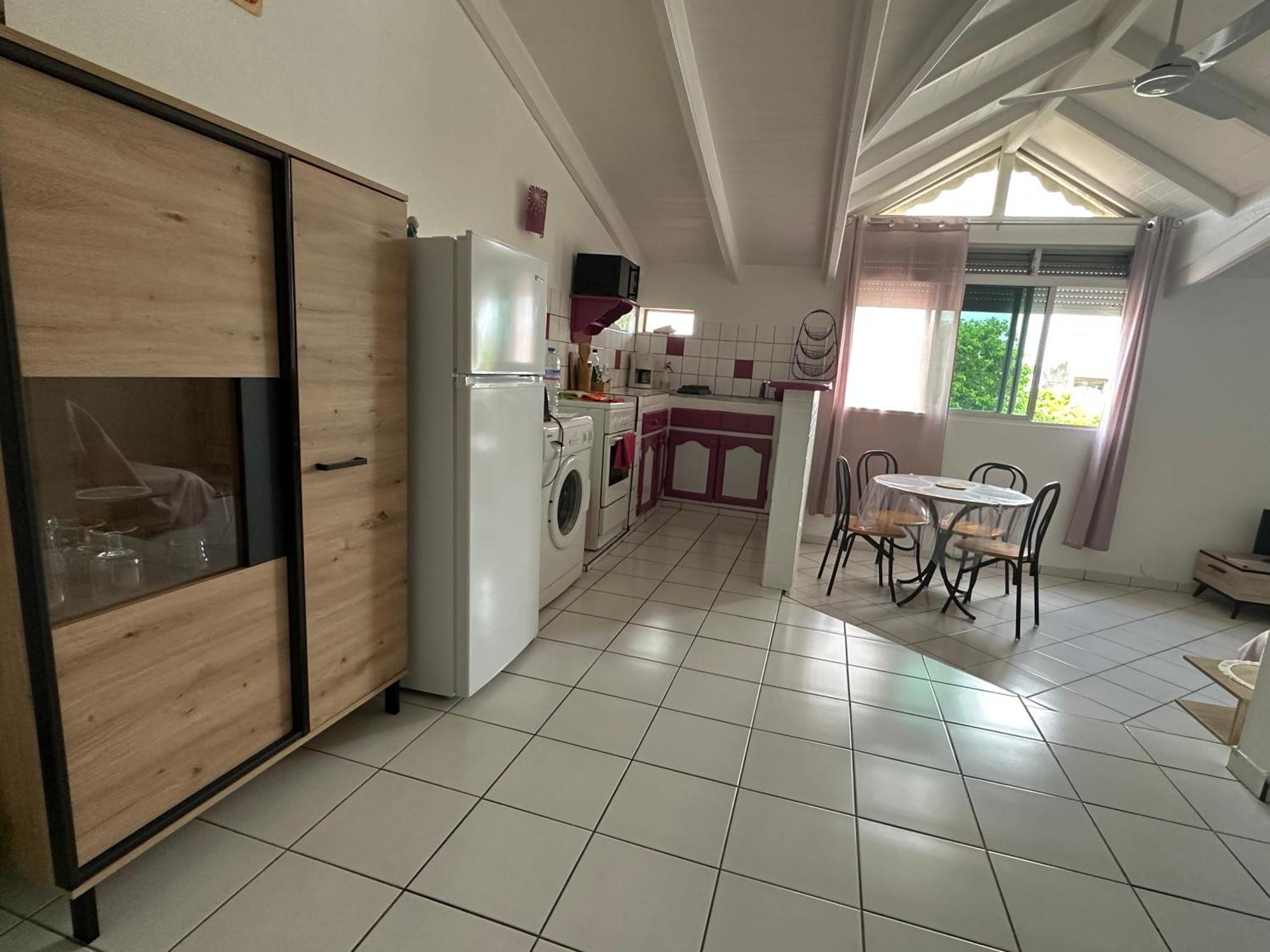 Appartements: Plage & Commerces A 200M Sainte-Anne  Exterior photo